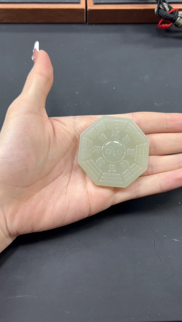 【闪购商品】和田玉把件未镶嵌且末微色差近矿把件