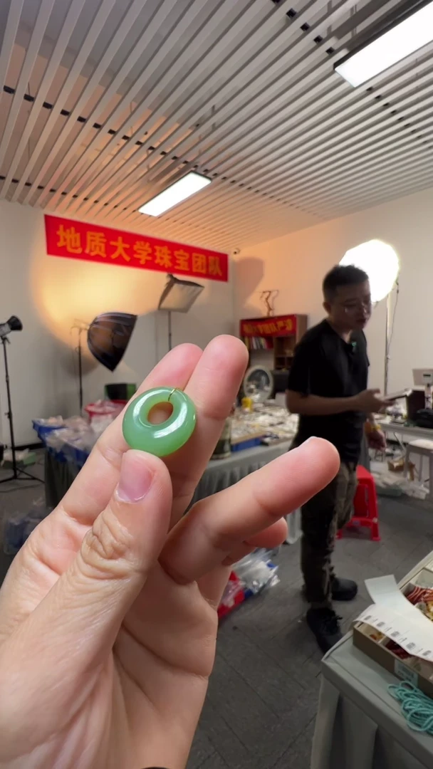 吊坠(不含链)未镶嵌和田玉约20*6mm碧玉高低扣