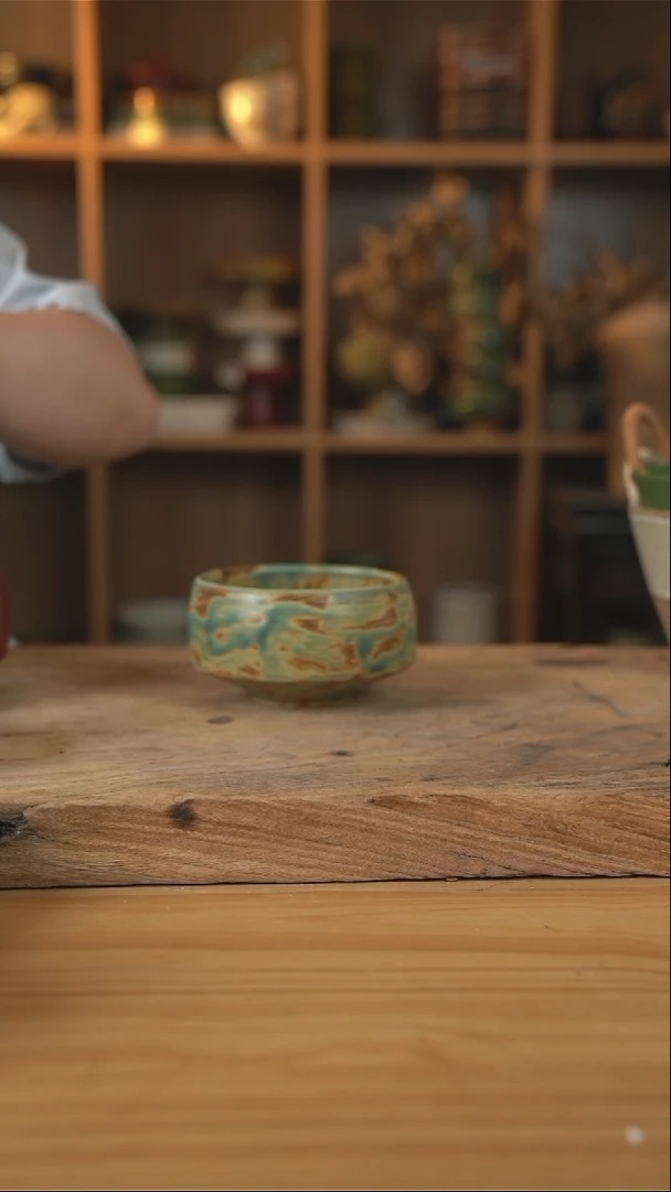 黄绿色的钵钵米饭碗