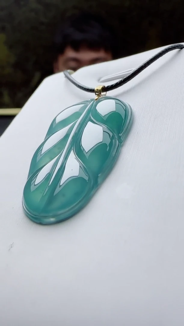 【闪购商品】翡翠颈饰18K金镶嵌多样性随机发其一