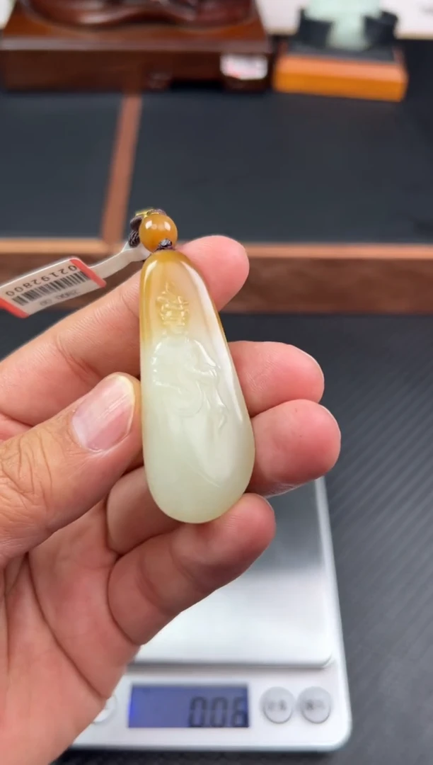 【闪购商品】和田玉吊坠(赠链)未镶嵌且末金山微色差