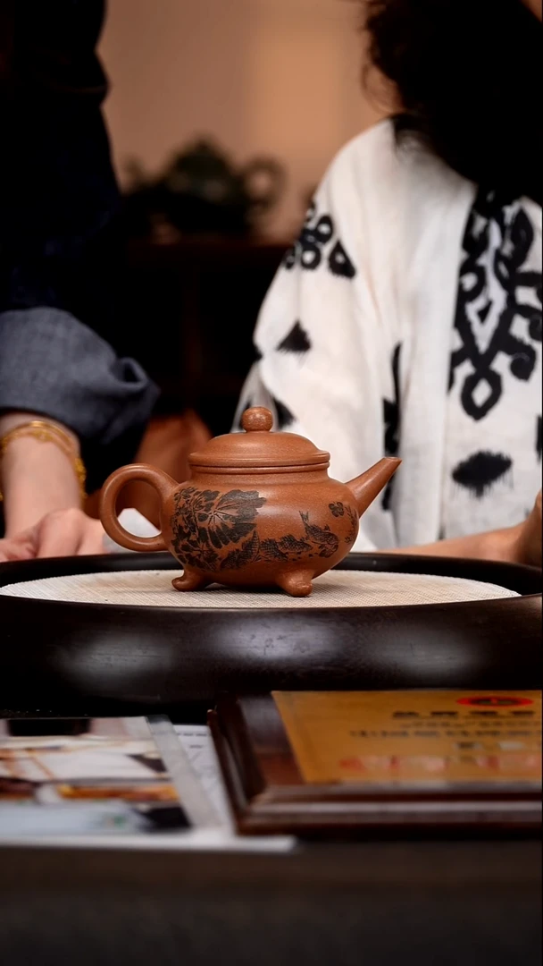 茶壶紫砂GHJ66三足水平老沉香泥230cc