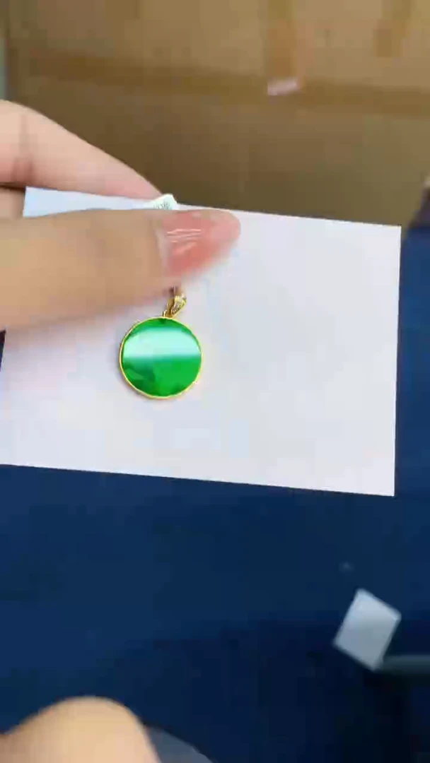 翡翠未镶嵌颈饰           1