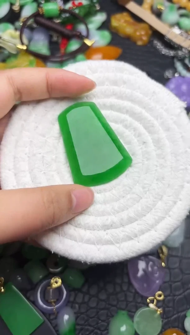 颈饰未镶嵌翡翠缅甸翡翠吊坠