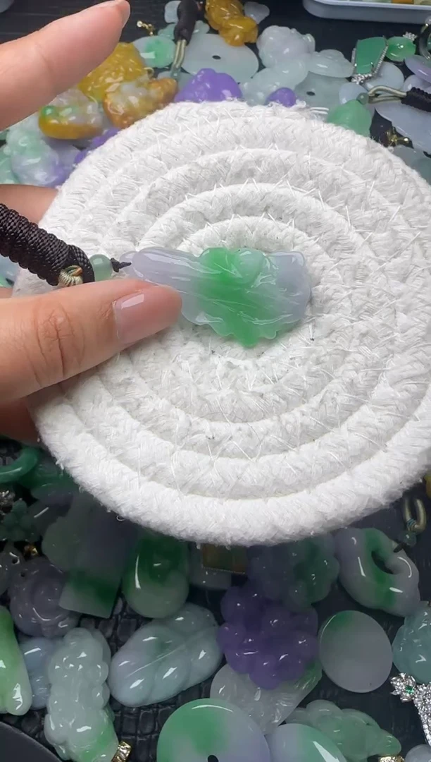 颈饰未镶嵌翡翠缅甸翡翠吊坠
