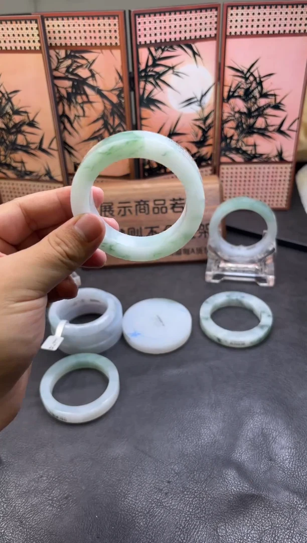 未镶嵌手镯定制翡翠陈**喵手镯定制