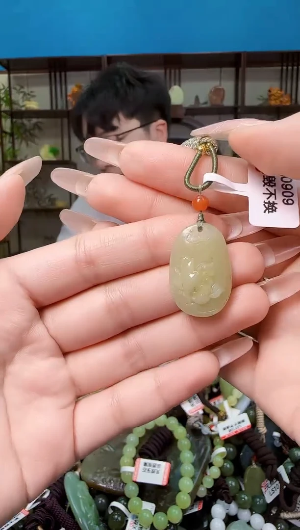 颈饰未镶嵌和田玉多样性发一