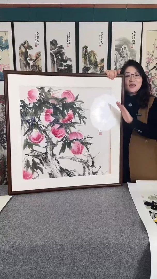 国画80*80桃子实木装裱