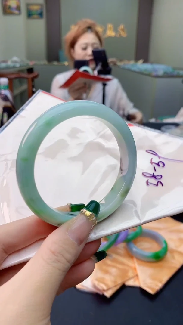 翡翠手镯未镶嵌0533404122