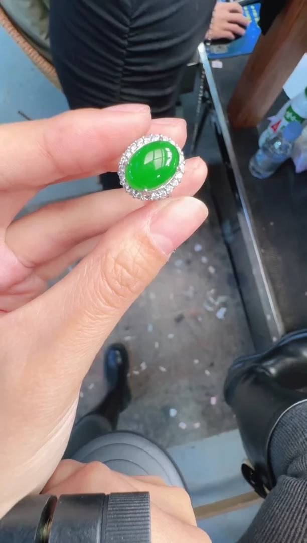 未镶嵌定制翡翠A货有轻微色差属于正常现象，戒指多样性发货1