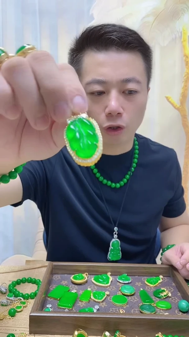 吊坠(赠链)14K金镶嵌翡翠翡翠吊坠