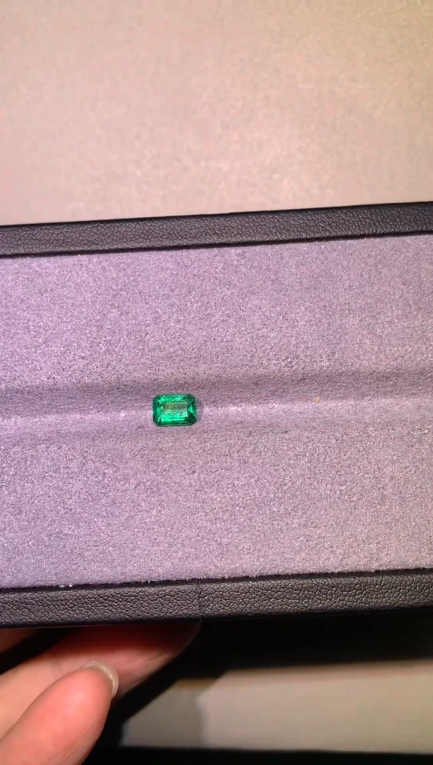 裸石祖母绿0.86ct赞比亚VVG微油吉尔德