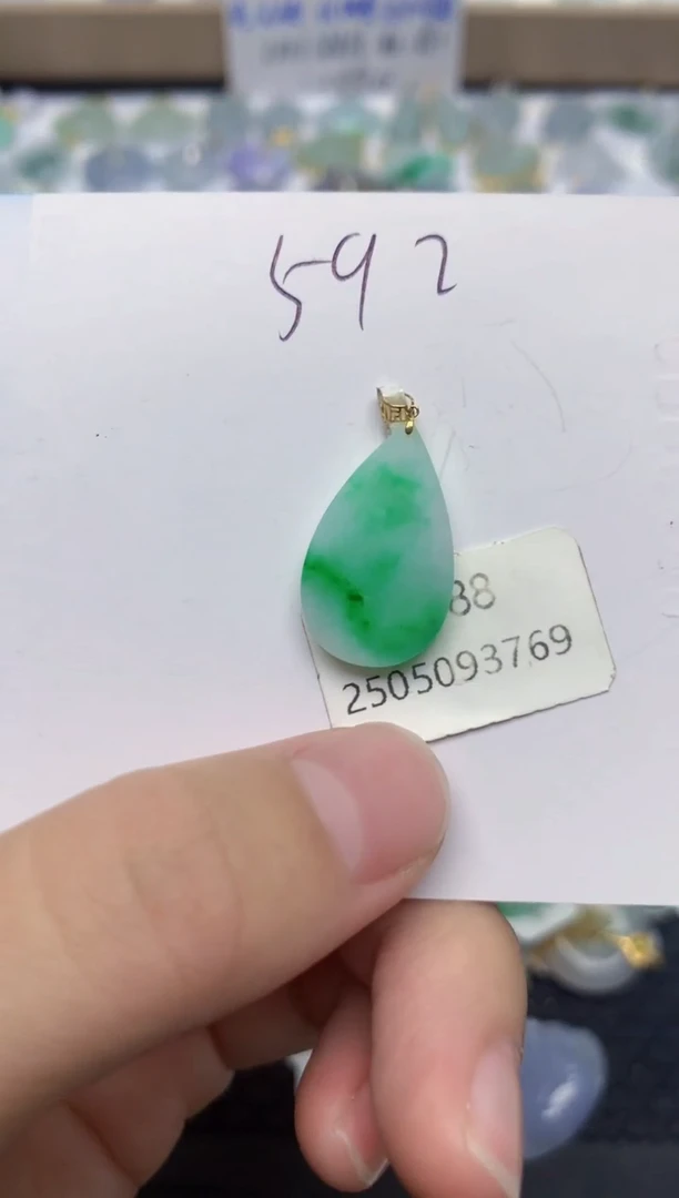 翡翠18K金镶嵌颈饰天然缅甸A货翡翠