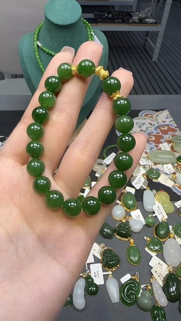 18K金镶嵌手串和田玉1