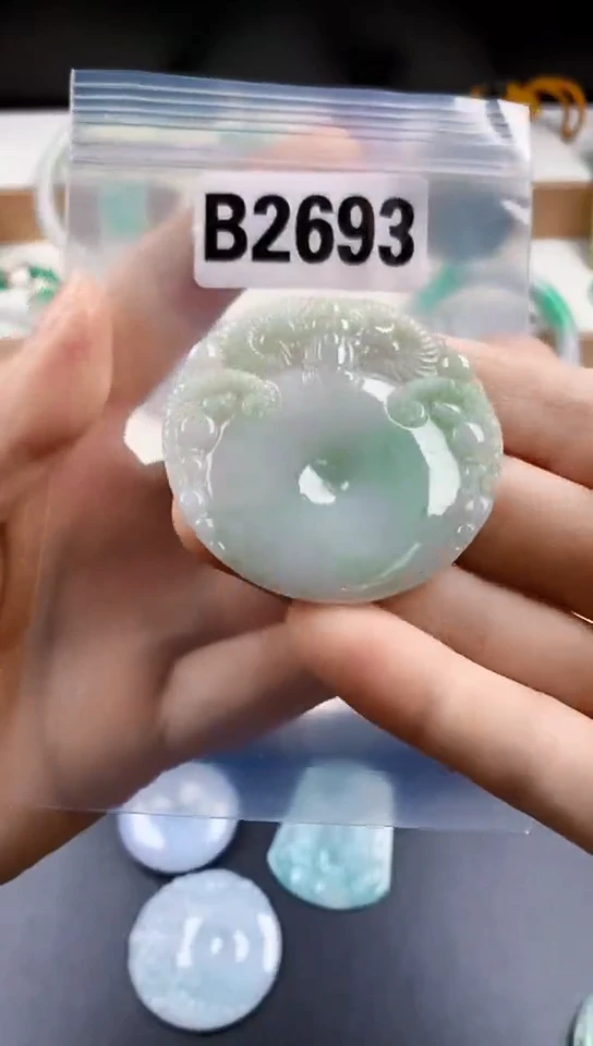 颈饰未镶嵌翡翠天然翡翠吊坠挂件