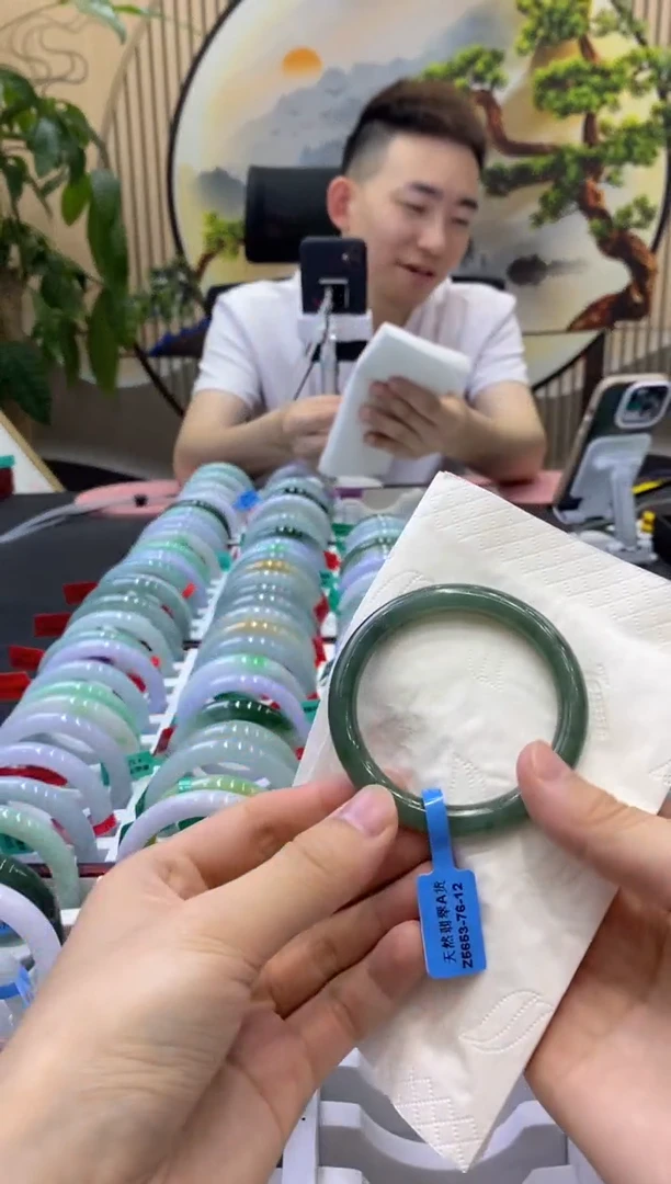 翡翠手镯未镶嵌9494