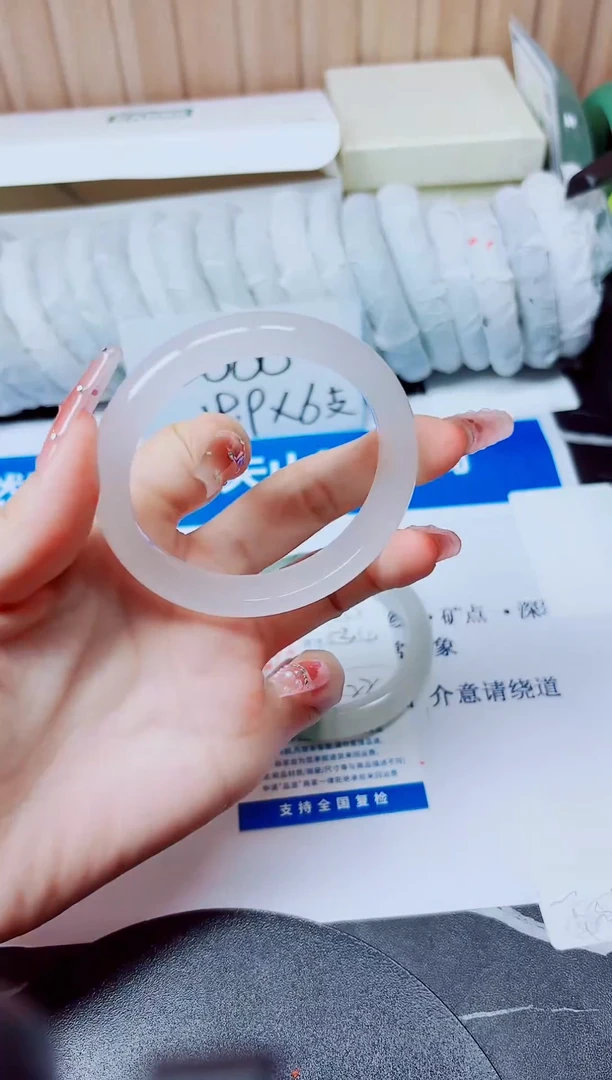 石英质玉手镯未镶嵌233/58.6