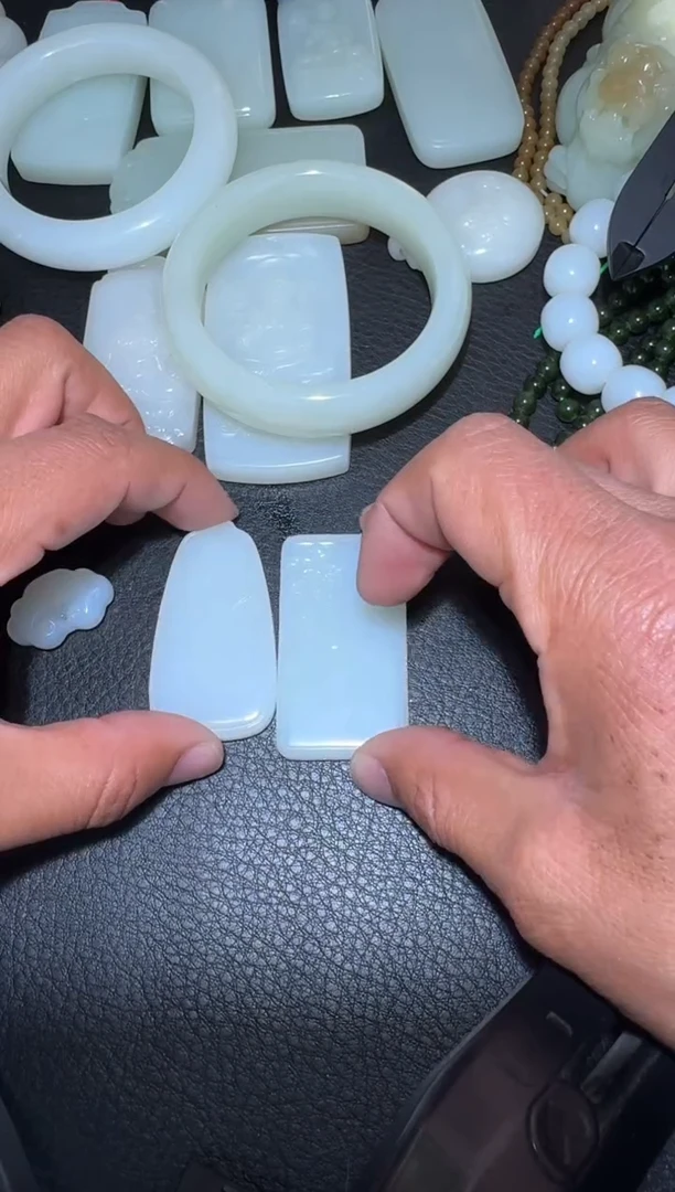 未镶嵌和田玉（糖玉）挂件和田玉