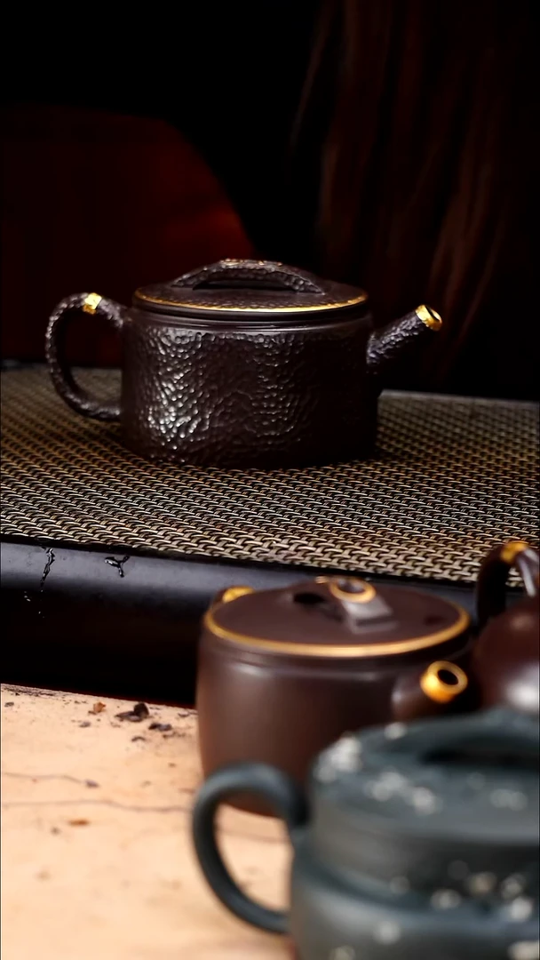 茶壶紫砂四号井茄皮紫泥描金锤纹汉瓦160cc