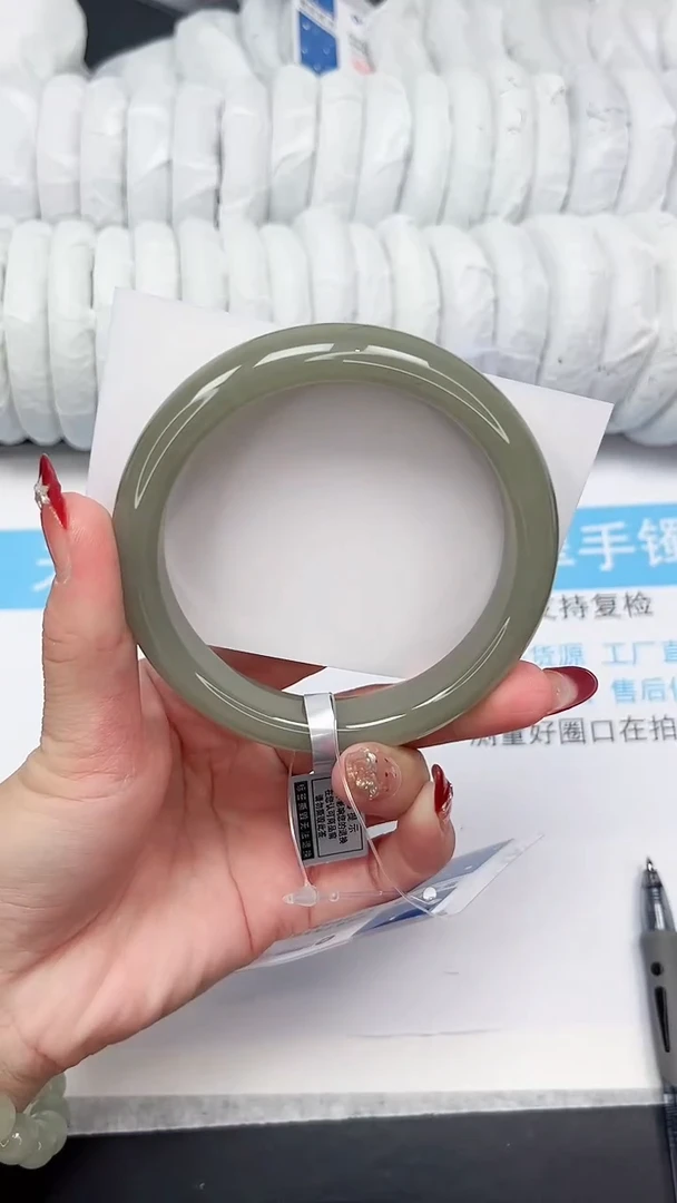 未镶嵌手镯石英质玉164-62.D
