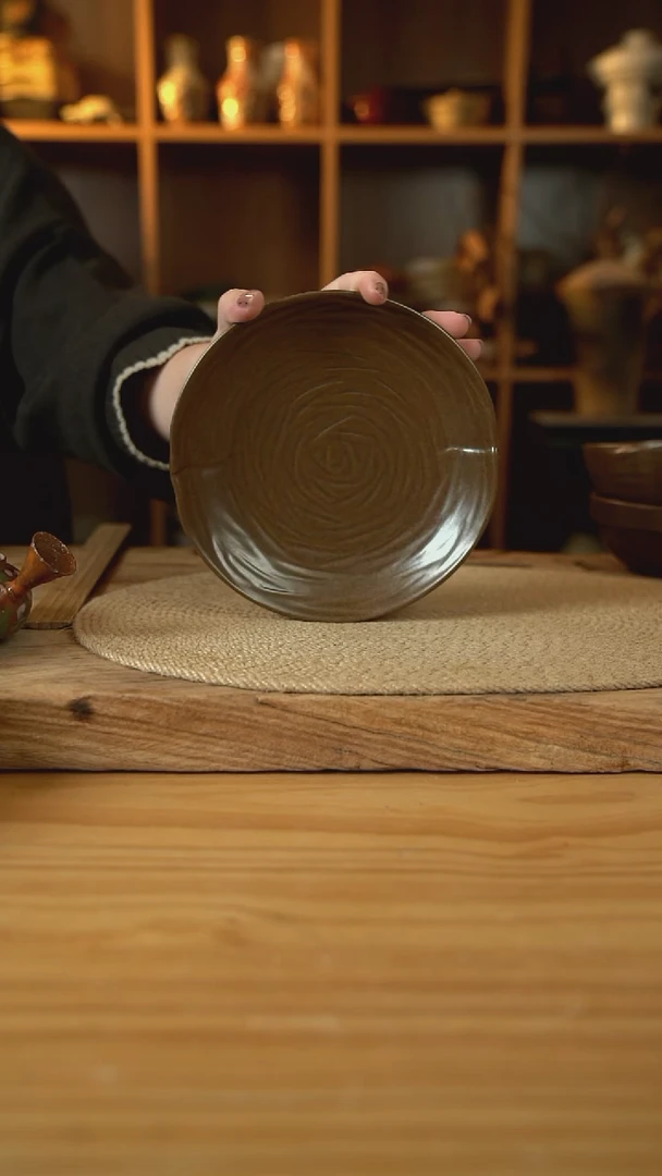 咖色系列的7英寸两瓣贴布纹盘子1个