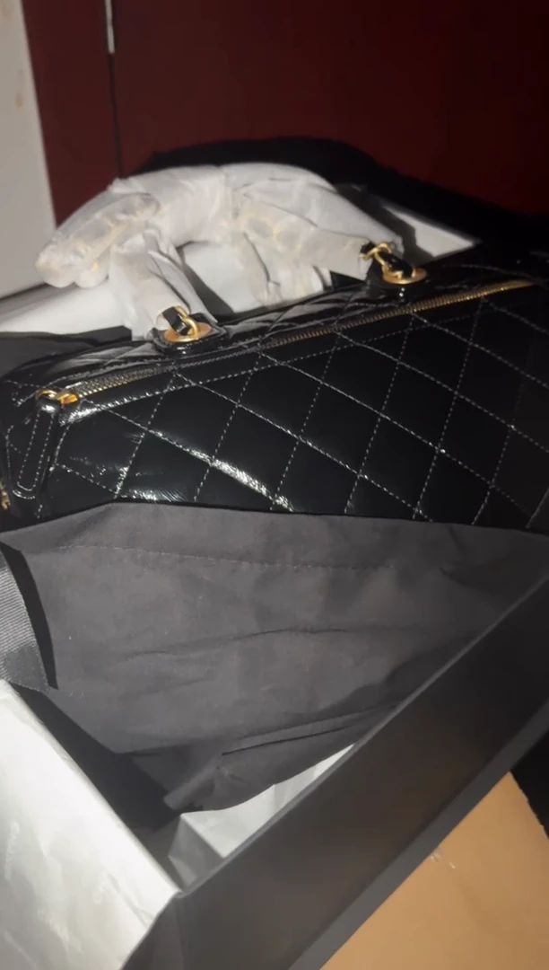 蚕丝全部编码皮，原厂五金哦，记住编号，喜欢哪个扣编号