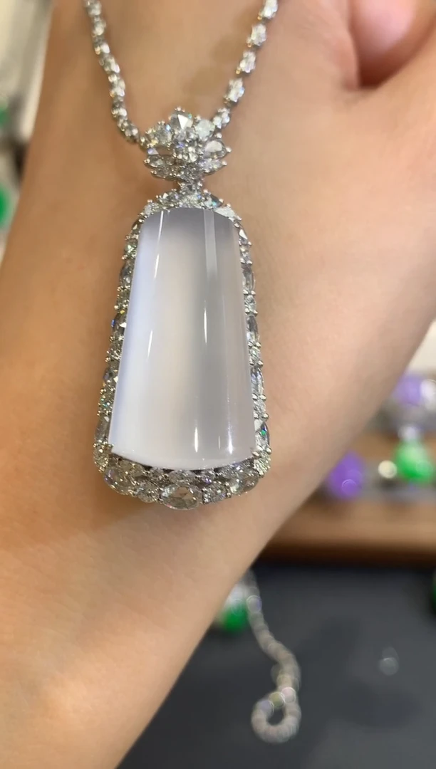 吊坠(不含链)18K金镶嵌翡翠一***杨w85