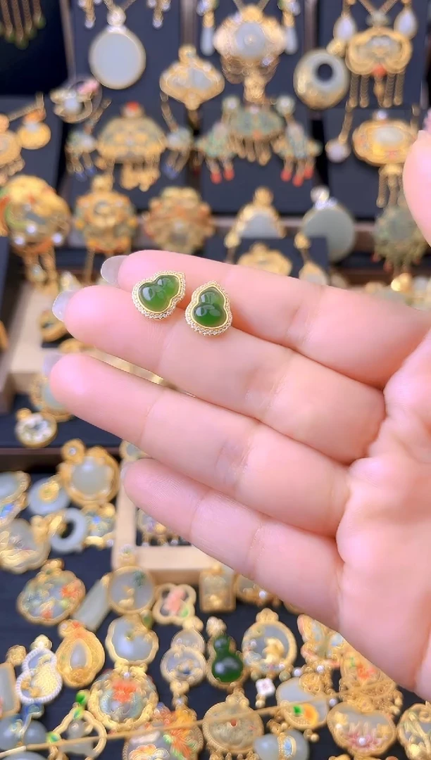 和田玉银S925镀金镶嵌颈饰碧玉葫芦耳钉