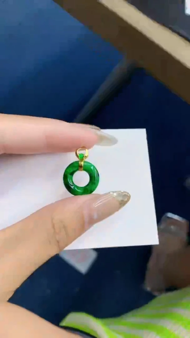 翡翠未镶嵌颈饰             1