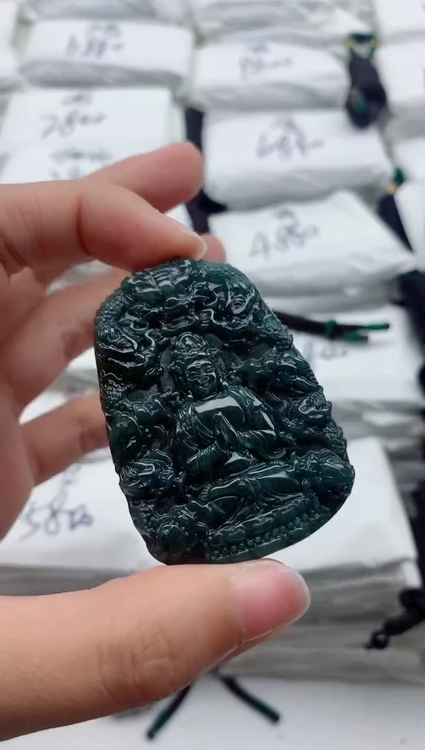 翡翠未镶嵌颈饰1
