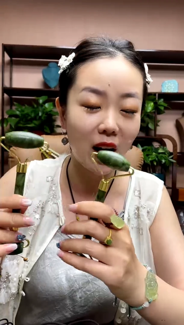 岫玉未镶嵌吊坠多样性发货发其中之一