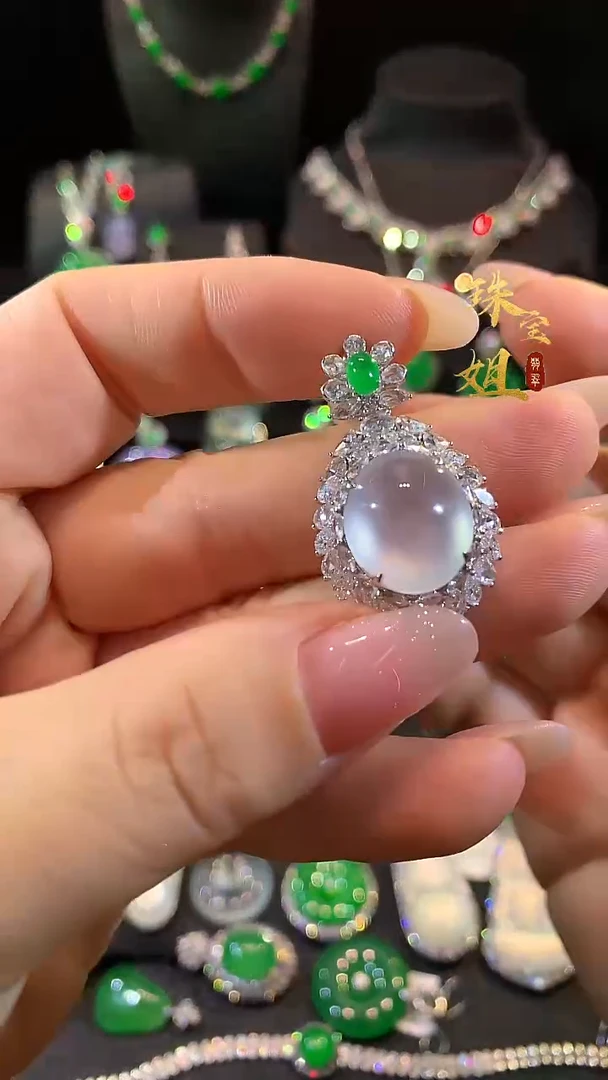 吊坠(不含链)18K金镶嵌翡翠吊坠