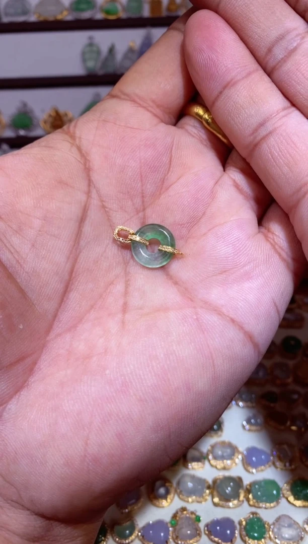 吊坠(不含链)18K金镶嵌翡翠可*带万能扣