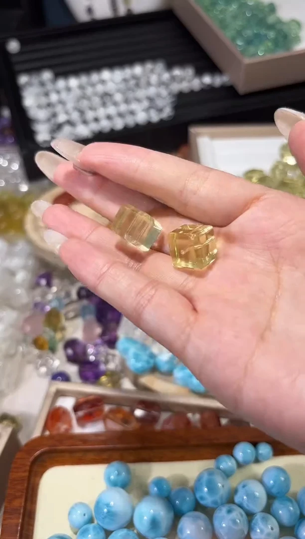 水晶手串未镶嵌F70黄水晶方糖一个