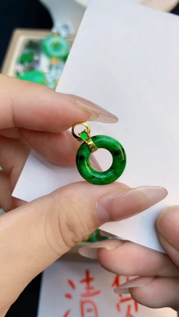 翡翠未镶嵌颈饰1