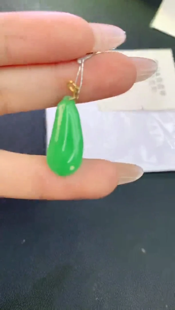 颈饰18K金镶嵌翡翠赠礼盒证书 麦麦