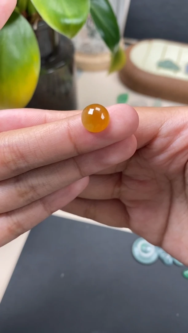 【闪购商品】翡翠颈饰未镶嵌翡翠冰黄蛋面