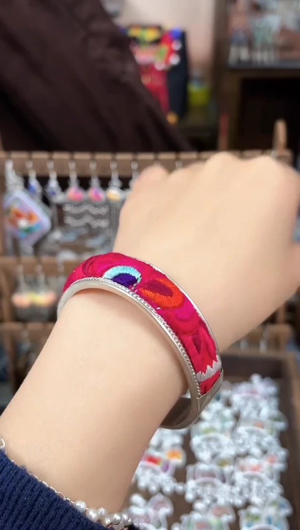 织绣民族风非遗老绣饰品325