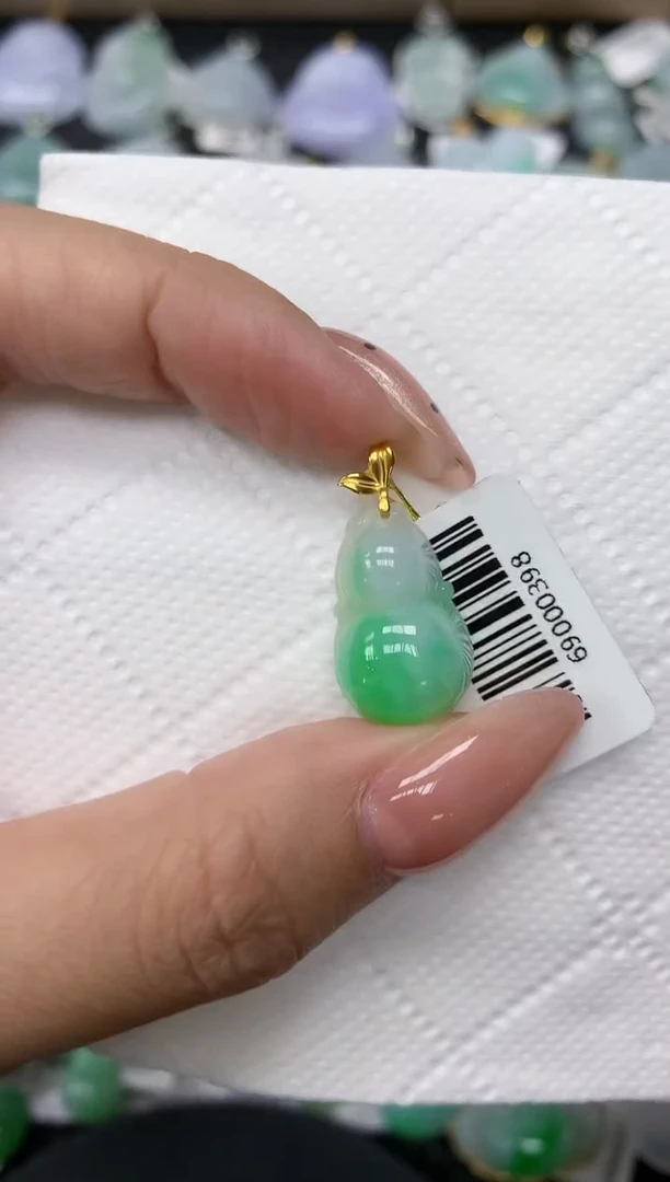 颈饰18K金镶嵌翡翠1111111111