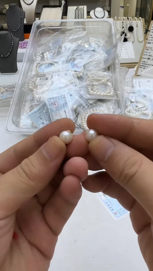 18K金镶嵌淡水珍珠耳钉9-10mm 金-孤品