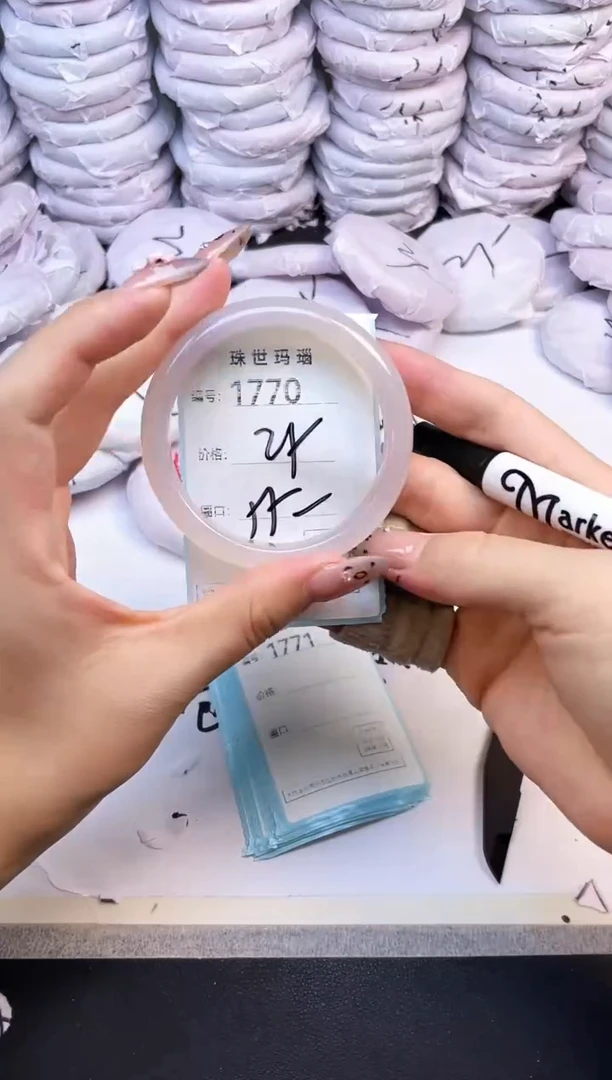 玛瑙/玉髓手镯未镶嵌1770