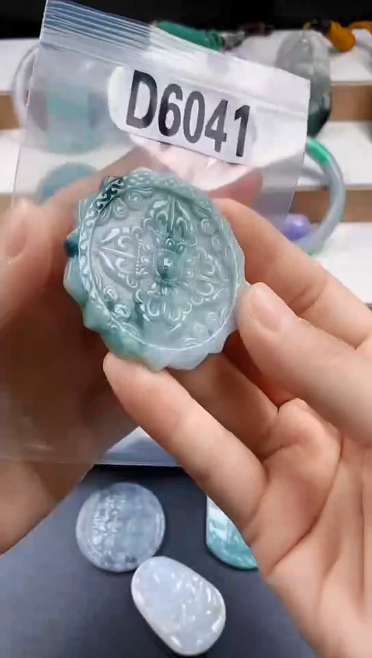 颈饰未镶嵌翡翠天然翡翠吊坠挂件