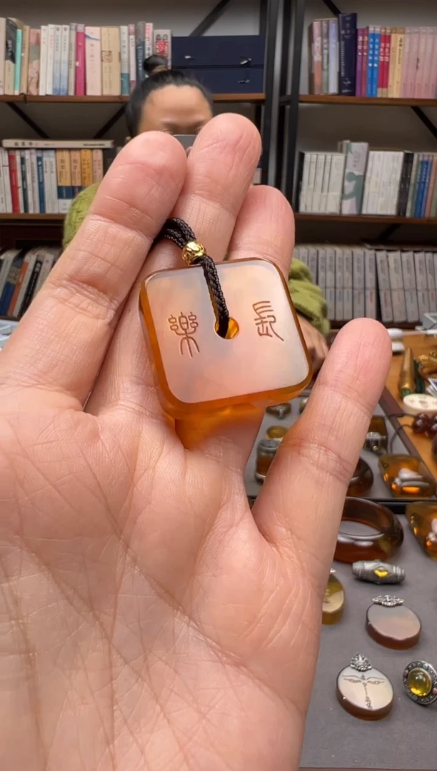 【闪购商品】琥珀颈饰未镶嵌长乐