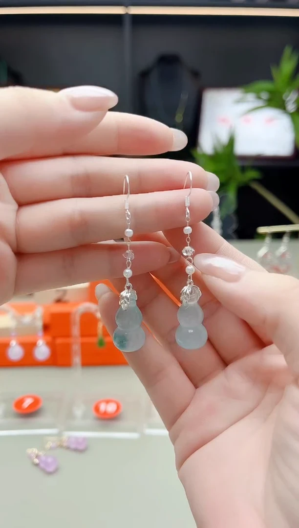 未镶嵌石英质玉（天山翠）耳钉219