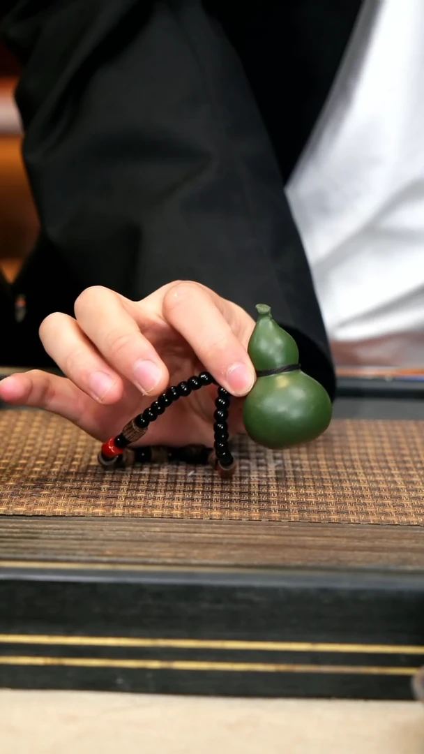 7《葫芦把把壶》民国绿