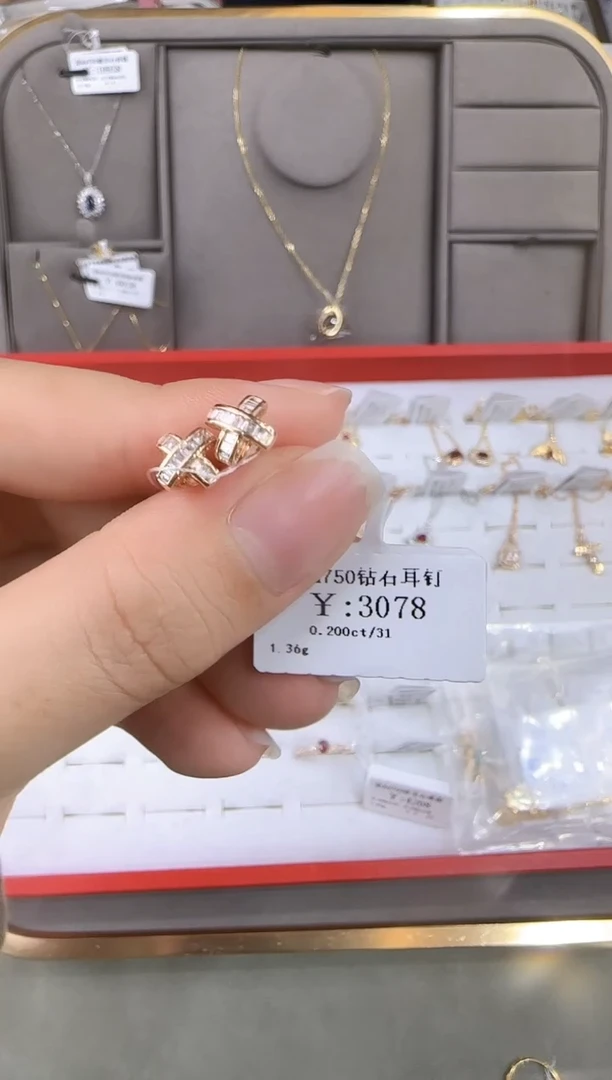 18K金镶嵌耳饰钻石2554