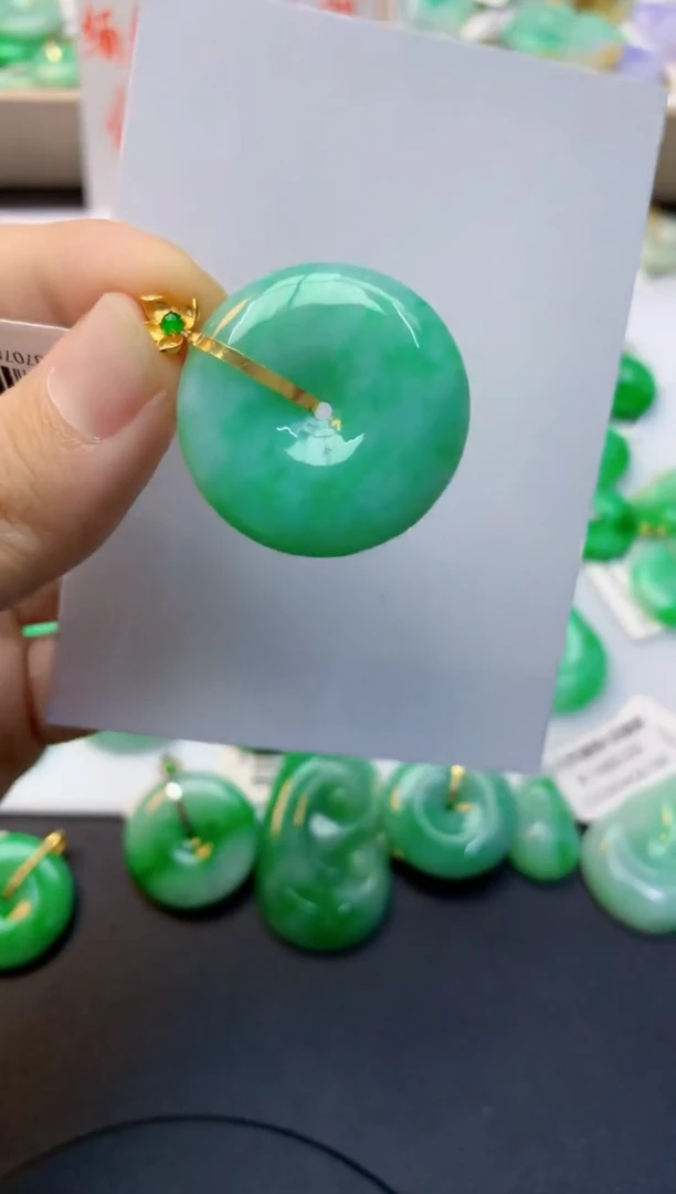 颈饰18K金镶嵌翡翠天然缅甸A货翡翠百元以上9元证书费自理