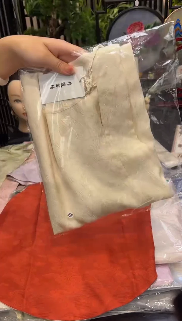 织绣莫*沫非遗绒花苏绣饰品