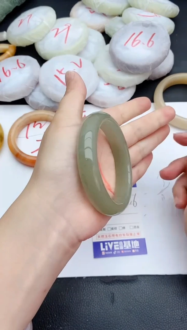 石英质玉手镯未镶嵌400+58/59