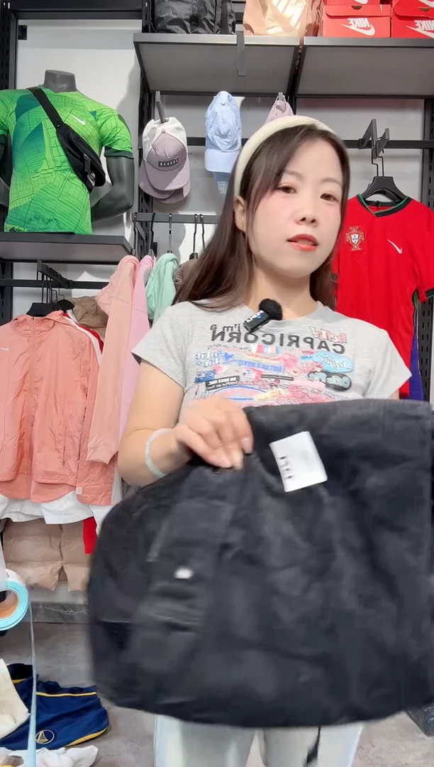 1372   编码 瑕疵款直播间过款为准 尺码 欧文 L